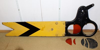 Lot 18 - BR/SR distant signal arm in ex railway...