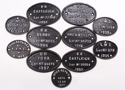 Lot 39 - A collection of various cast iron makers and...