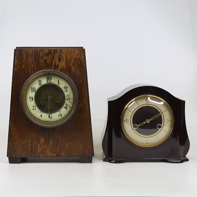 Lot 46 - An Art Deco Smiths bakelite cased mantel clock,...