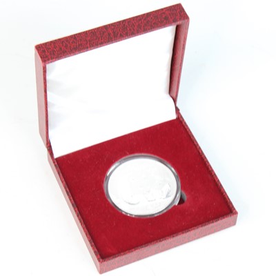 Lot 2082 - China, 2011 1oz silver 10 yuan, obv: Temple of...
