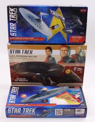 Lot 1610 - Polar Lights Star Trek model kit group of 3...