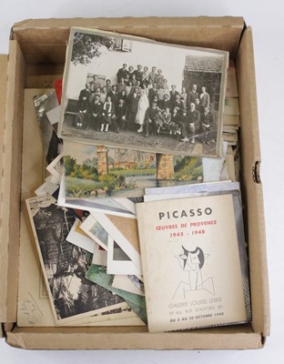 Lot 486 - A collection of vintage postcards to include...