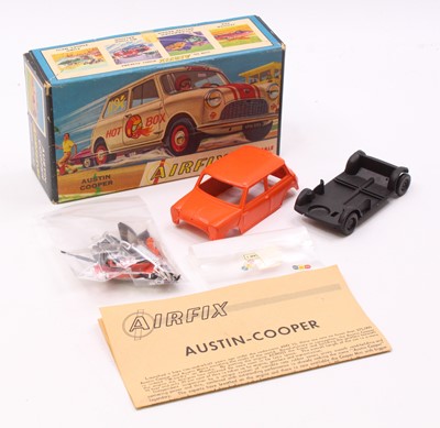 Lot 685 - An Airfix 1/32 scale plastic kit for a Hot Box...