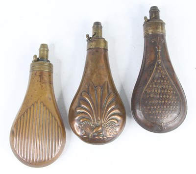 Lot 423 - An early 20th century copper powder flask, of...