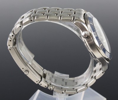 Lot 2261 - A gent's stainless Omega limited edition James...