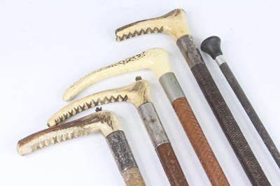 Lot 428 - An Edwardian riding crop, having a plaited...