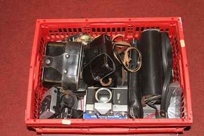 Lot 94 - A collection of photographic equipment, to...