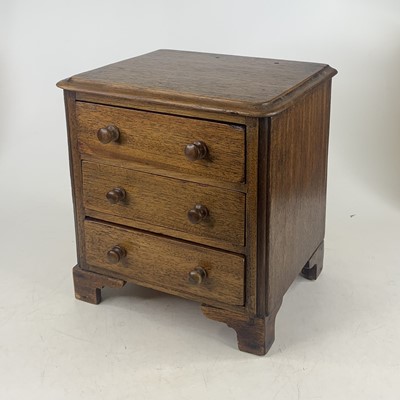 Lot 138 - A Victorian style oak apprentice round corner...