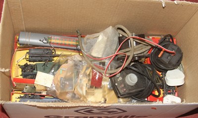 Lot 166 - A collection of 00 gauge model railway, to...