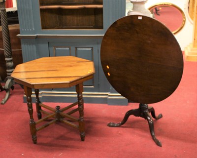 Lot 1408 - A George III mahogany circular tilt-top...