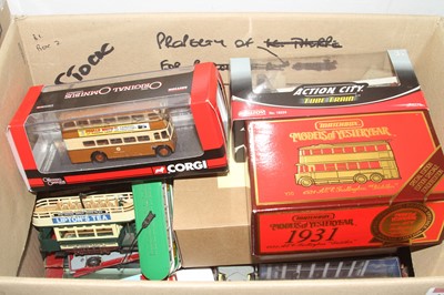 Lot 1513 - A box of mixed diecast to include Dinky,...