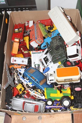 Lot 1525 - A box of modern issue diecast to include Corgi...