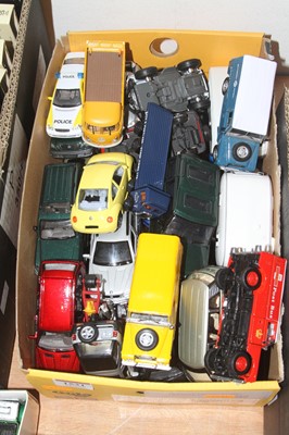 Lot 1531 - A box of mixed modern diecast to include Land...