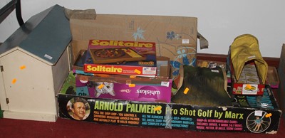 Lot 1560 - A boxed Arnold Palmer Pro-Shot golf game, a...