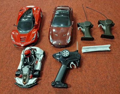 Lot 1561 - 2 radio controlled Ferrari models together...