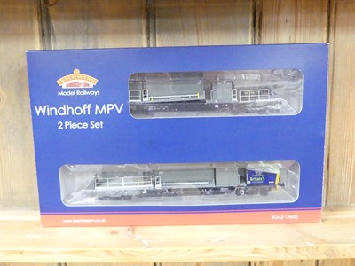 Lot 1642 - A two-piece set of Bachmann model railway 1:76...