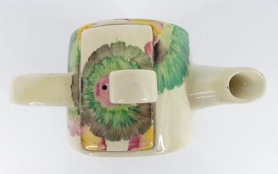 Lot 32 - A 1930s Clarice Cliff Viscaria pattern pottery...