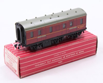 Lot 575 - Hornby-Dublo 4076 six-wheeled passenger brake...