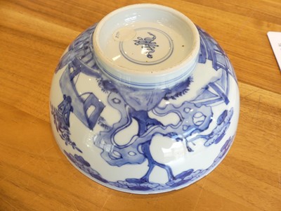Lot 2377 - A pair of Chinese export blue and white...