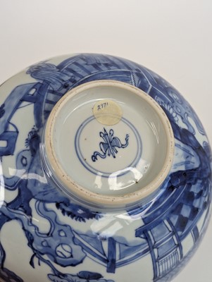 Lot 2377 - A pair of Chinese export blue and white...