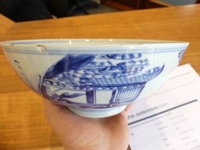 Lot 2377 - A pair of Chinese export blue and white...