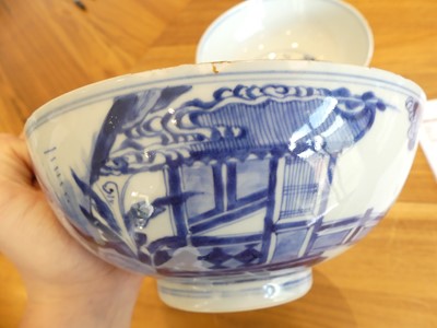 Lot 2377 - A pair of Chinese export blue and white...
