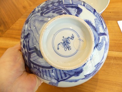 Lot 2377 - A pair of Chinese export blue and white...
