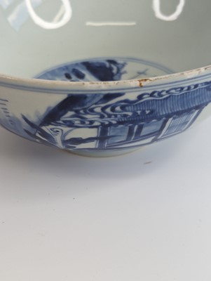 Lot 2377 - A pair of Chinese export blue and white...
