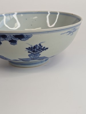 Lot 2377 - A pair of Chinese export blue and white...