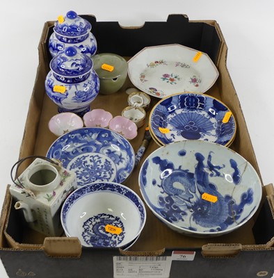 Lot 76 - A box of miscellaneous china to include a...