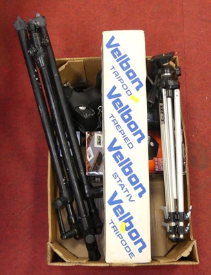 Lot 164 - A collection of photography equipment, to...