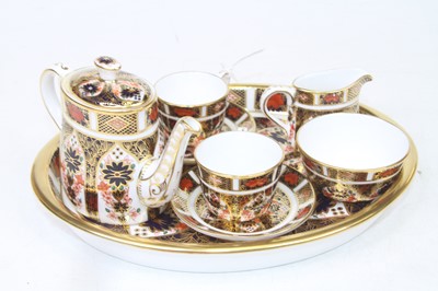 Lot 221 - A Royal Crown Derby 1128 pattern imari...