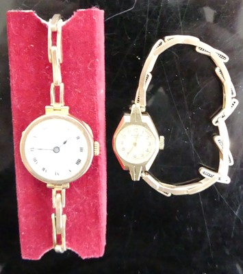 Lot 378 - A JW Benson of London lady's vintage 9ct gold...