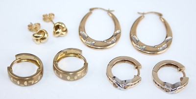 Lot 2732 - A pair of modern 18ct gold knot earrings, 0.7g,...