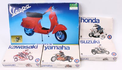 Lot 2070 - PROTAR 1.8 scale 113 Vespa Primavera 125cc inc...