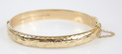 Lot 2463 - A Victorian style 9ct gold hinged bangle,...
