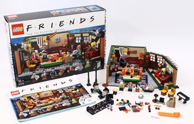 Lot 1946 - Lego Ideas No.21319 Friends Central Perk...