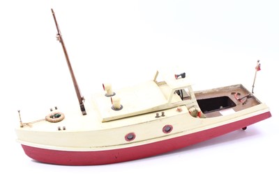 Lot 1937 - A Bassett Lowke style clockwork cabin cruiser...