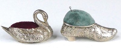 Lot 379 - An Edwardian silver novelty pin cushion in the...