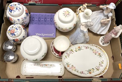 Lot 609 - A collection of ceramics, to include Wedgwood...
