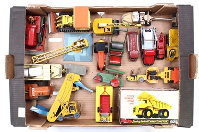 Lot 1384 - A tray containing a group of Dinky Toys mostly...