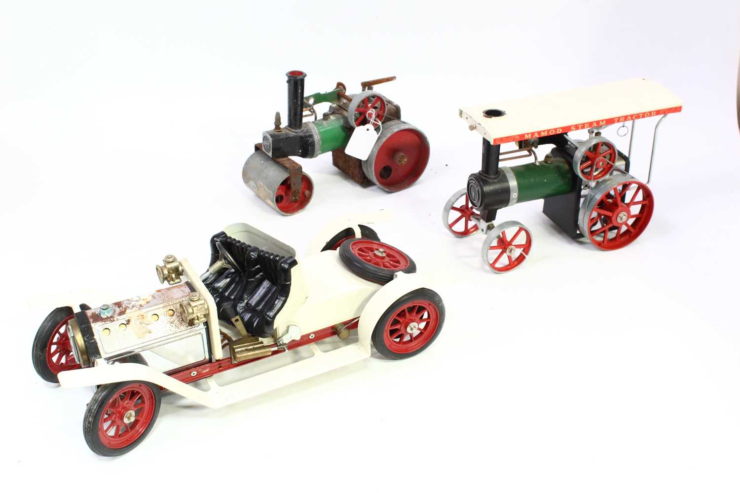 Lot 9 - A group of three Mamod steam engines to...