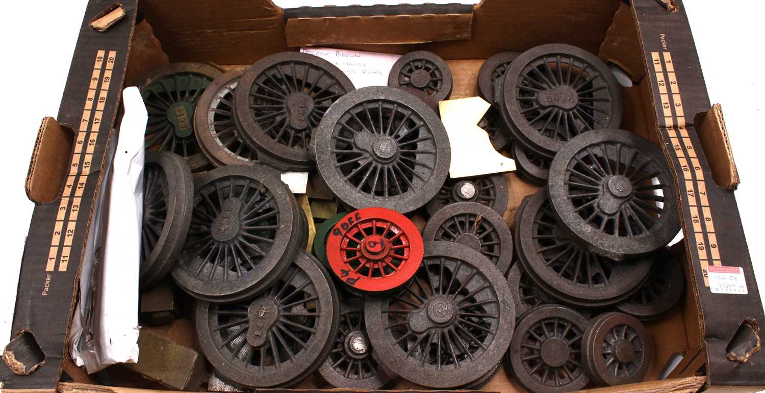 Lot 24 - A collection of 3½" gauge castings and plans...