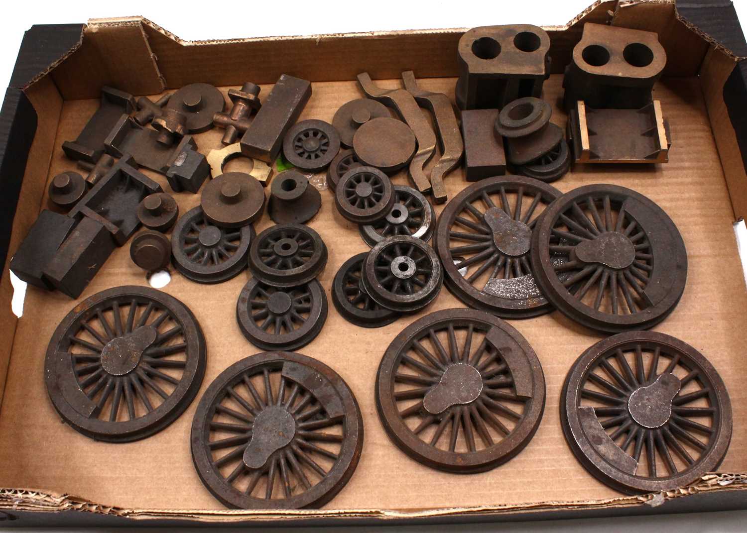 Lot 63 - A collection of 3½" gauge County Class 4-6-0...
