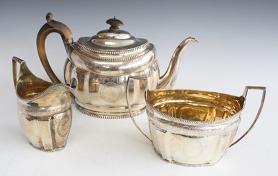 Lot 1069 - A George III silver matched three-piece tea...