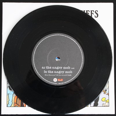 Lot 573 - Kaiser Chiefs - The Angry Mob, BUN132-7...