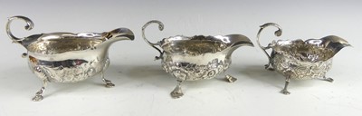 Lot 2098 - A matched graduated set of three 18th century...