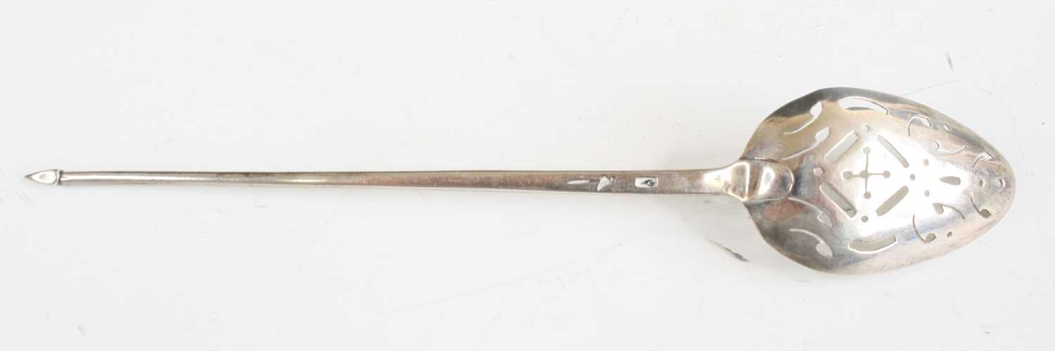 Lot 2099 - An 18th century silver mote spoon, having...