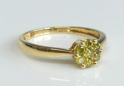 Lot 419 - An 18ct yellow gold diamond circular cluster...