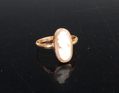Lot 358 - A George V 9ct gold carved shell cameo set...